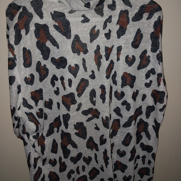 Animal print top - Picture 3 of 3
